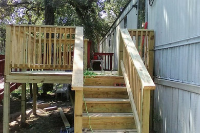 Photo of a modern deck in Austin.