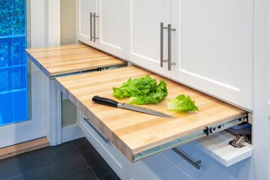 Home design - transitional home design idea in Vancouver