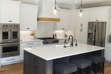 Example of a kitchen design in Tampa