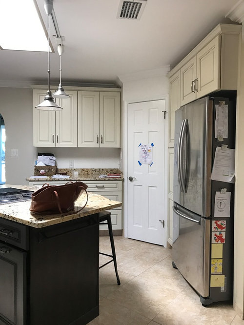 Cream cabinets causing wall color woes!