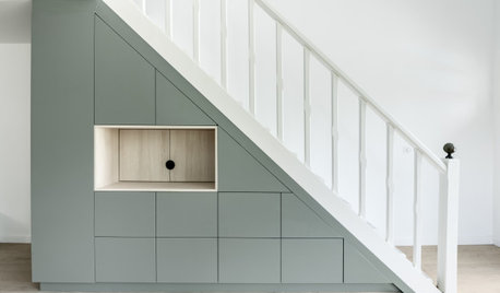 9 aménagements sur mesure à glisser sous l'escalier