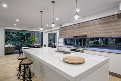 Inspiration for a modern kitchen in Perth.