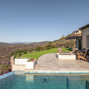 Seamless Indoor-Outdoor Living: A Home Designed for Entertaining and Privacy