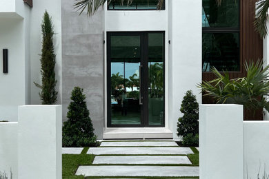 Inspiration for a modern home design remodel in Miami