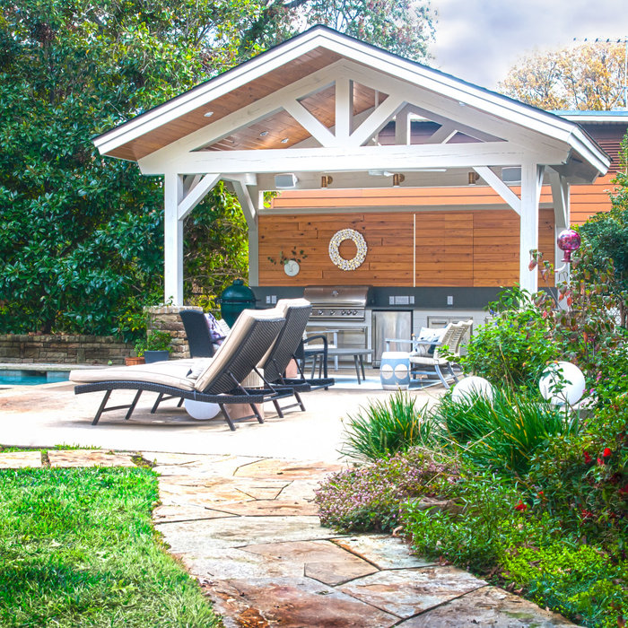 Farmhouse patio kitchen photo in Dallas