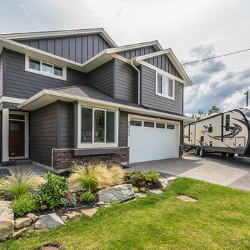 2 Storey Level Entry Family Home