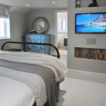 Panel bedroom with walk in wardrobe & en-suite - Llantwit Major