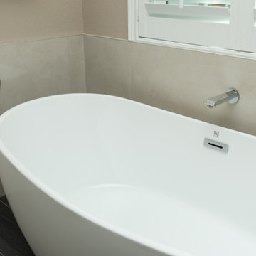 Elegant Contemporary Bathrooms