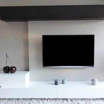 Meuble télé avec bar à bouteilles et rangement en chêne teinté et mélaminé blanc