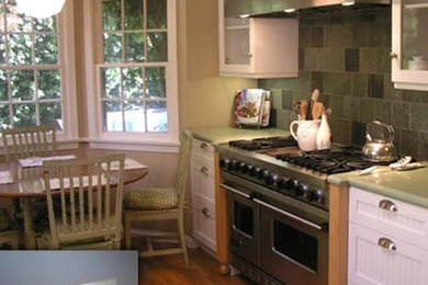 Example of a kitchen design in Los Angeles