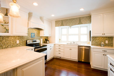 Inspiration for a timeless kitchen remodel in Detroit