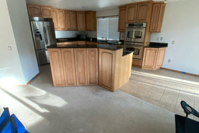 Example of a kitchen design in Seattle