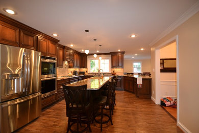 Kitchen - traditional kitchen idea in Baltimore