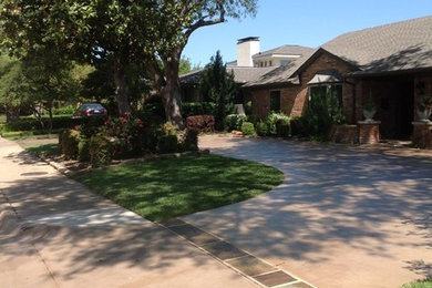 Mid-sized elegant red one-story brick exterior home photo in Dallas with a hip roof