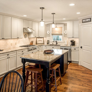 Cozy Two-Toned Kitchen