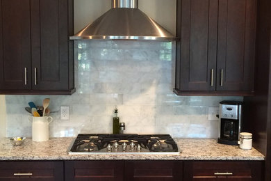 Example of a classic kitchen design in Atlanta