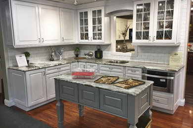 Example of a classic kitchen design in Philadelphia
