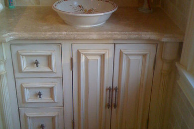 Example of a classic bathroom design in New York