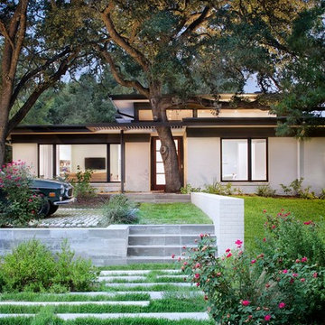Three-Courts Residence
