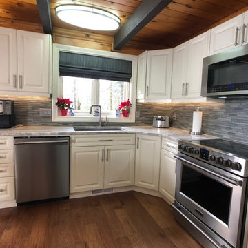 Kitchen that brightens up a West Coast Log Home