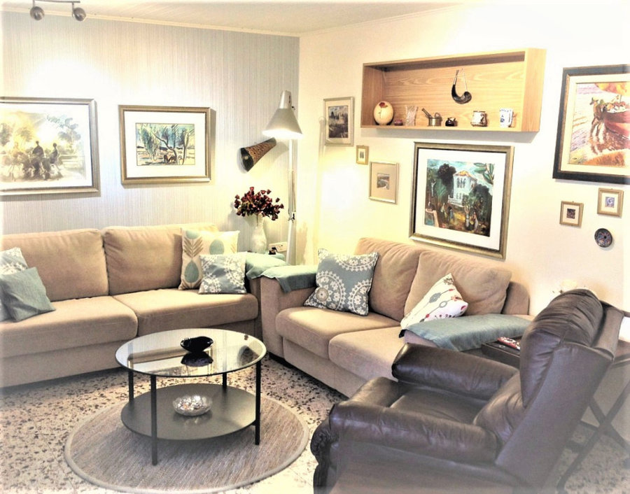 same 3D wallpaper as in the reading area is on the back wall of the tv -area