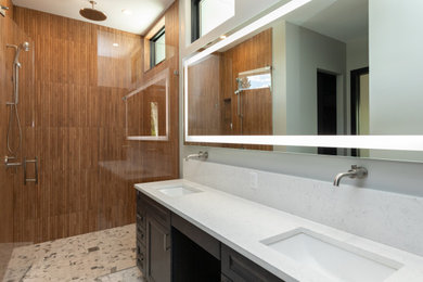 Inspiration for a modern bathroom remodel in Detroit
