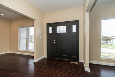 Entryway - traditional entryway idea in St Louis