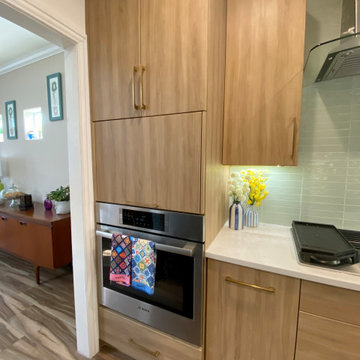 Stunning Kitchen Remodel With New Cabinets and Quartz Countertop