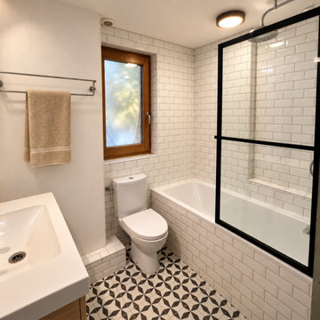 Salle de bain au style rétro contemporain