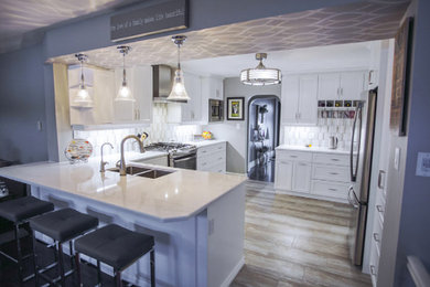 Inspiration for a mid-sized kitchen remodel in Toronto