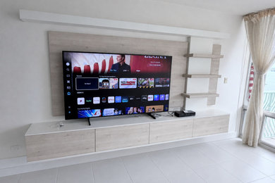 Inspiration for a modern home design remodel in Miami