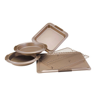 https://st.hzcdn.com/fimgs/cd91f27406c35242_5922-w320-h320-b1-p10--transitional-bakeware-sets.jpg