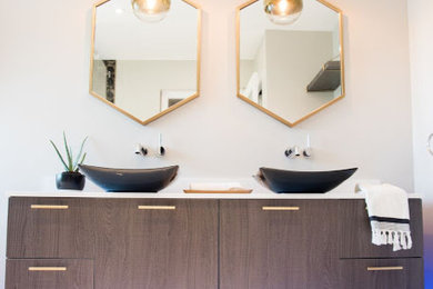 Minimalist bathroom photo in Miami