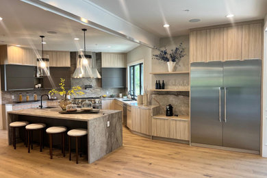 Inspiration for a modern kitchen remodel in Los Angeles