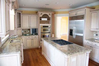 Kitchen photo in Richmond