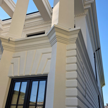 Capital and cornice over the terrace, detail