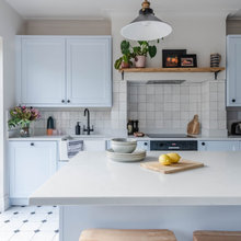 kitchen revamp - integrated hood in chimney