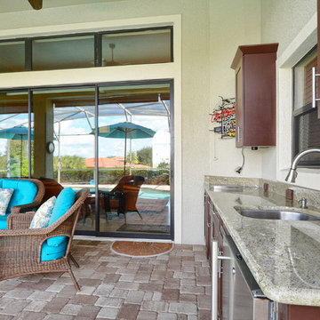 Traditional Style Summer Kitchen and Dining Area