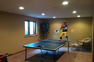 Inspiration for a timeless basement remodel in Milwaukee