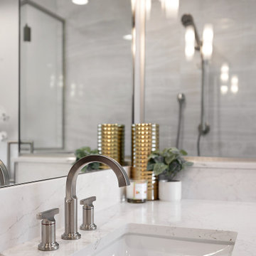 Starmark Bridgeport Primary Bathroom in Maple Mineral Gray