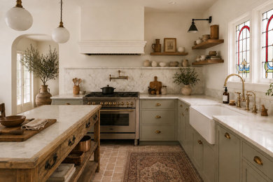 Large traditional kitchen in Glasgow.