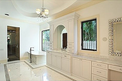 Bathroom - traditional bathroom idea in Miami
