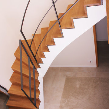 Treppe in Faltwerkoptik mit Eichestufen und Eichestellstufen