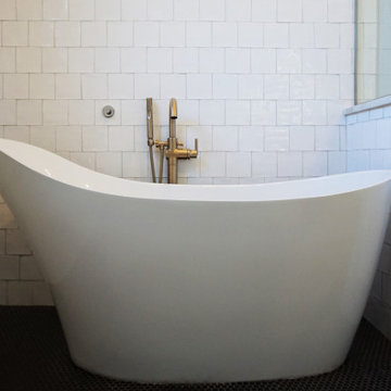 Bright, Beachy Bathroom