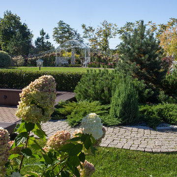 Сад на Пятницком шоссе.  Дизайнер Лариса Юрова