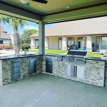 Outdoor Kitchen