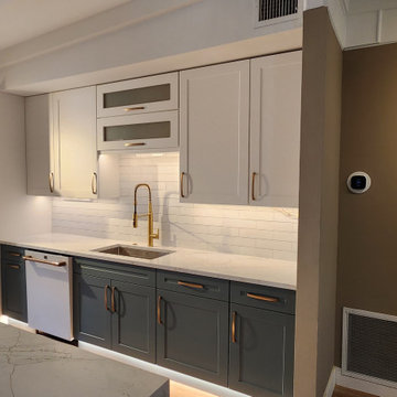 Beautiful Modern Kitchen Remodel Done in Two-Tone Color Cabinets