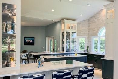 Example of a home bar design in Tampa