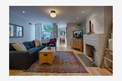 Inspiration for a modern living room remodel in New York