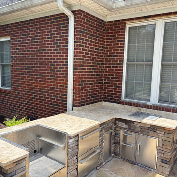 Outdoor kitchen in travertine, Lexington